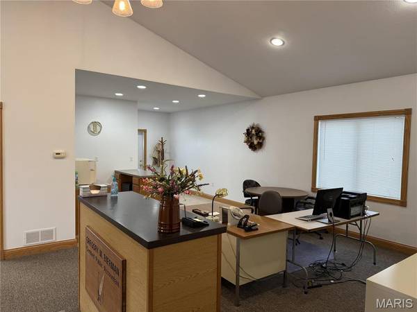 521 N Brown ST, Litchfield, IL 62056