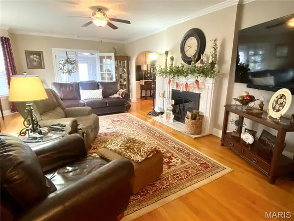 504 E Cypress ST, Charleston, MO 63834