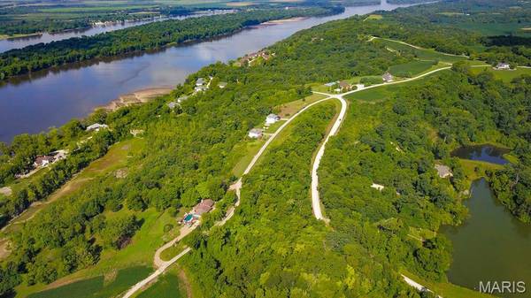 215 Quarry RD, Golden Eagle, IL 62036