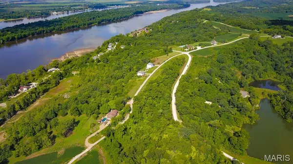 214 Quarry RD, Golden Eagle, IL 62036