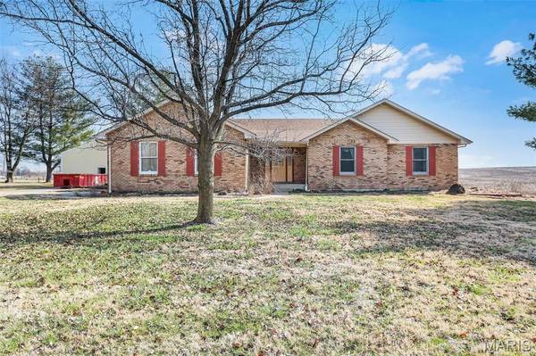 4842 Indian Hills DR, Edwardsville, IL 62025