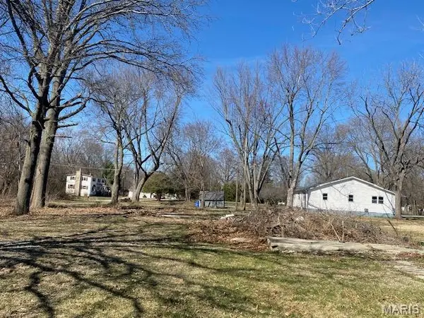 245 S 7th ST, Nokomis, IL 62075