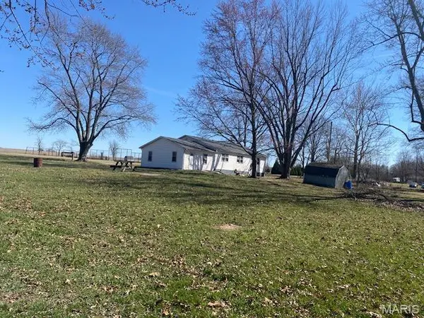 245 S 7th ST, Nokomis, IL 62075