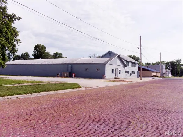 100 W Front ST, Nokomis, IL 62075