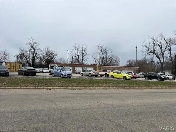 411 E COMMERCIAL ST, Lebanon, MO 65536