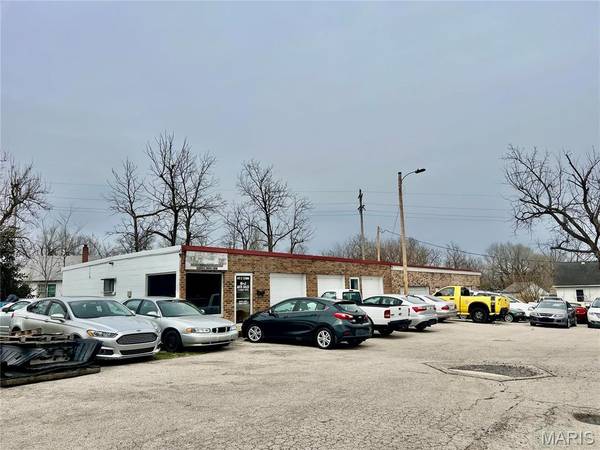 411 E COMMERCIAL ST, Lebanon, MO 65536