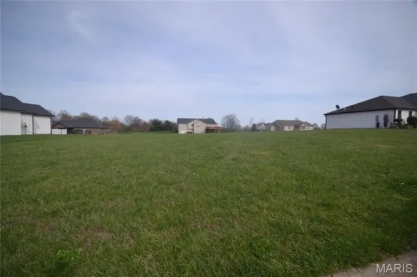 4017 Autumn Oak DR, Smithton, IL 62285
