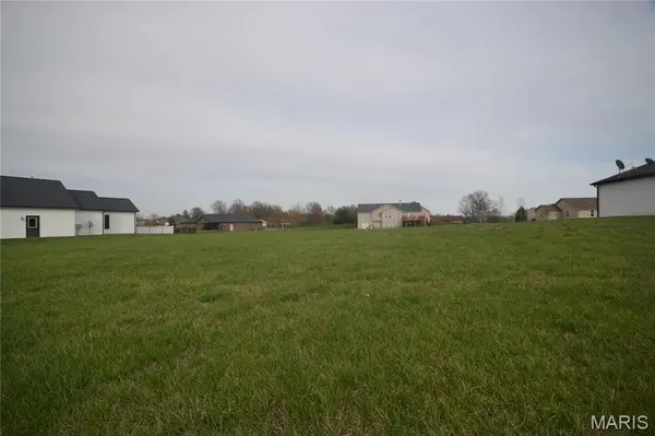 4017 Autumn Oak DR, Smithton, IL 62285