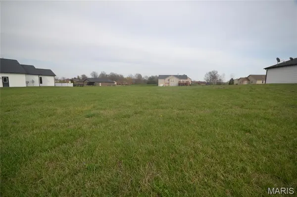 4017 Autumn Oak DR, Smithton, IL 62285