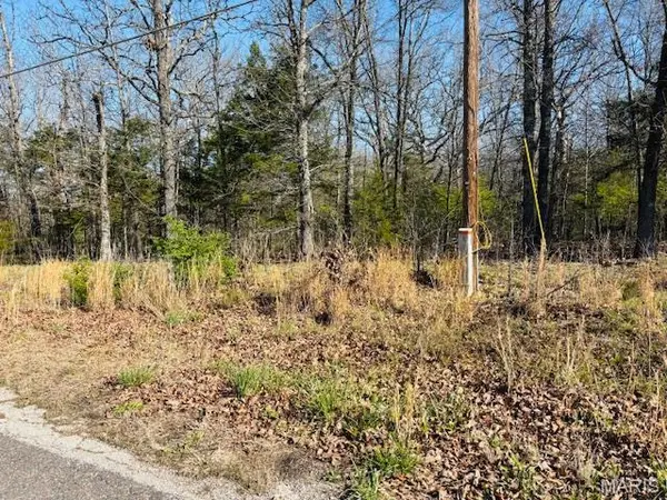 800 and 804 Lakeshore Drive DR, Cuba, MO 65453
