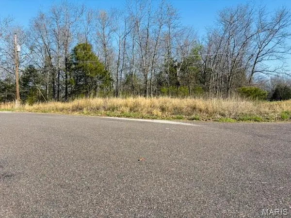 800 and 804 Lakeshore Drive DR, Cuba, MO 65453