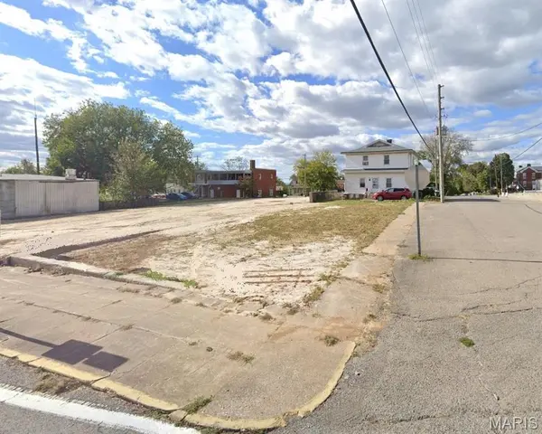 651 State ST, Chester, IL 62233