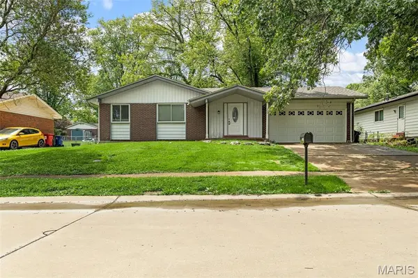 1455 Burnside CT, Florissant, MO 63031