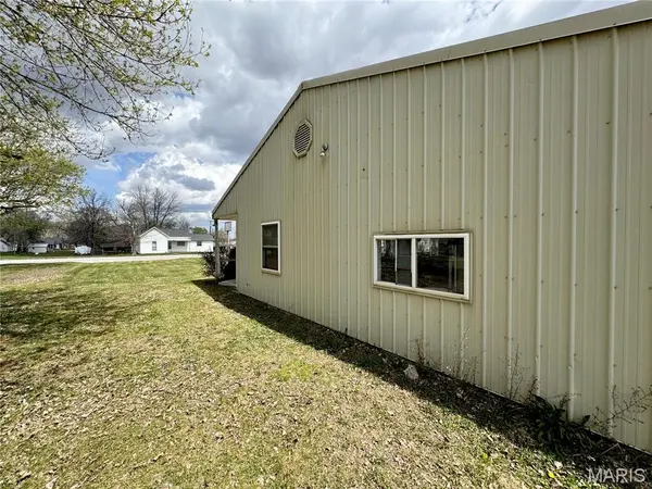 201 State ST, La Belle, MO 63447