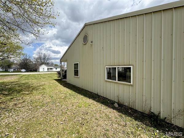 201 State ST, La Belle, MO 63447