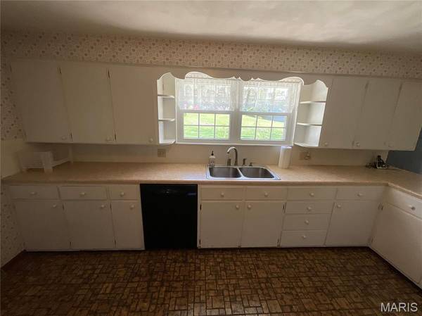 3103 Bloomfield RD, Cape Girardeau, MO 63703