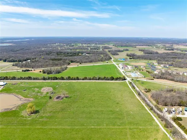 1 Harbortown Rd., Monroe City, MO 63456