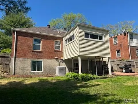 966 N Geyer RD, Kirkwood, MO 63122
