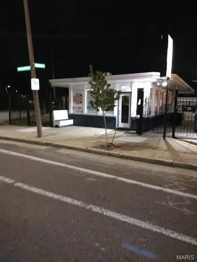 7950 N Broadway, St Louis, MO 63147