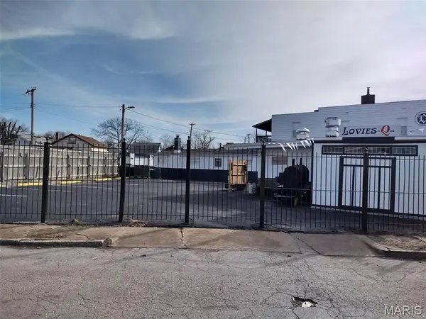 7950 N Broadway, St Louis, MO 63147