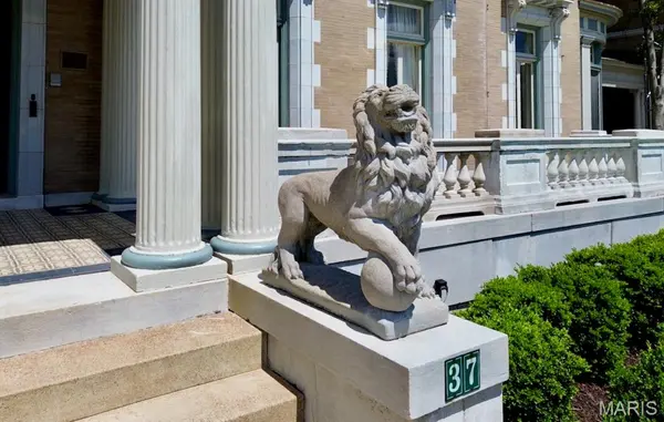 37 Washington Terrace, St Louis, MO 63112