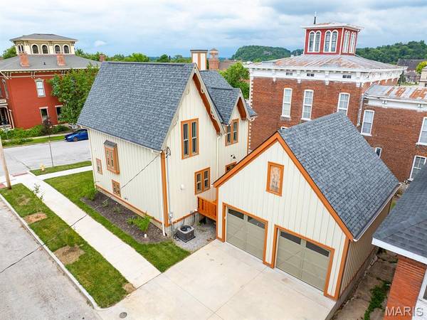 221 N 6th, Hannibal, MO 63401