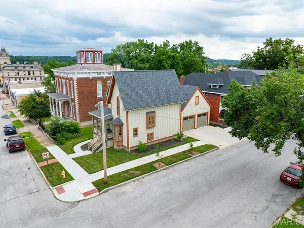 221 N 6th, Hannibal, MO 63401