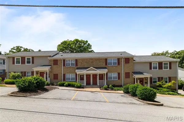 9106 W Swan CIR,  St Louis,  MO 63144