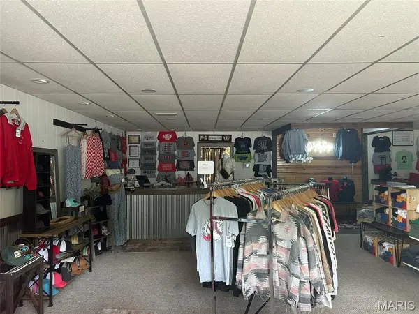 305 Pine ST, Steelville, MO 65565