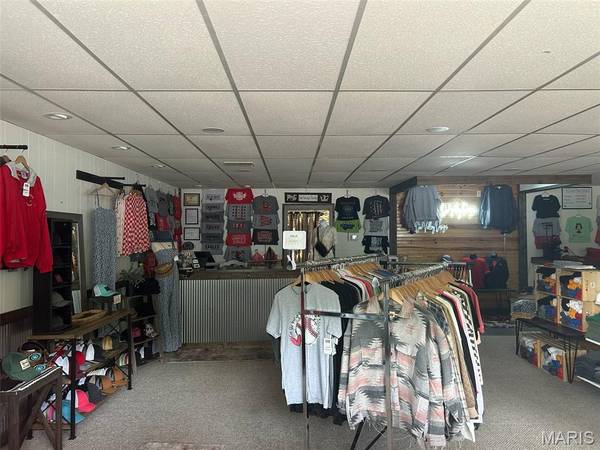 305 Pine ST, Steelville, MO 65565