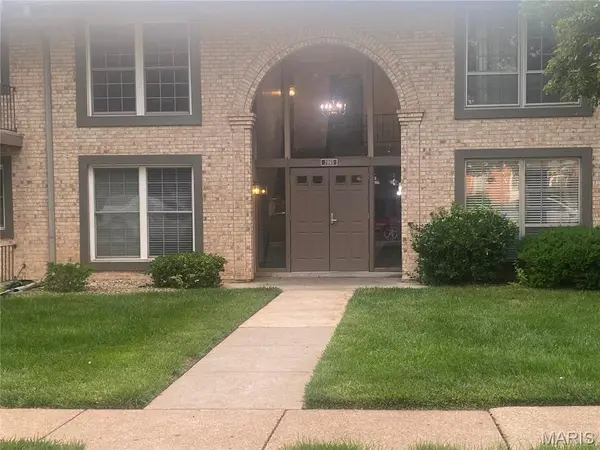 2065 Carefree LN #G, Florissant, MO 63033