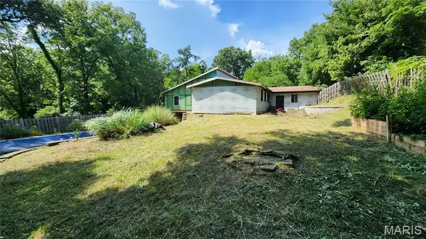 625 W Country LN, Collinsville, IL 62234