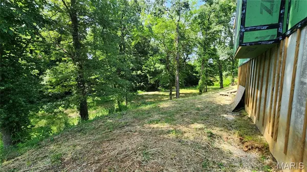 625 W Country LN, Collinsville, IL 62234