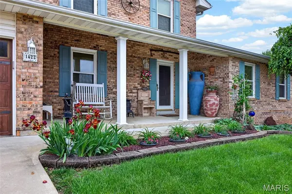1422 Cobblestone DR, St Charles, MO 63304