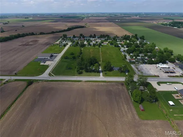 91 Weatherholt DR, New Baden, IL 62265