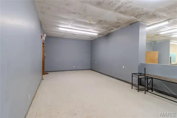 111 E Camden AVE, Richland, MO 65556