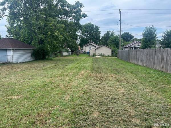 2531 E 25th ST, Granite City, IL 62040