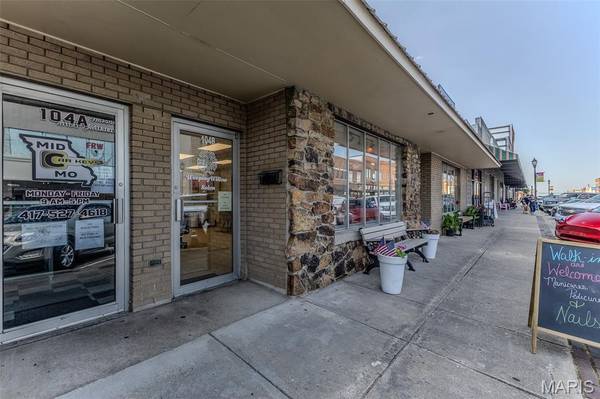 104 W Commercial ST, Lebanon, MO 65536