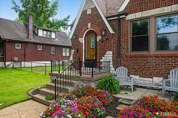 25 Saint Charles PL, St Louis, MO 63119