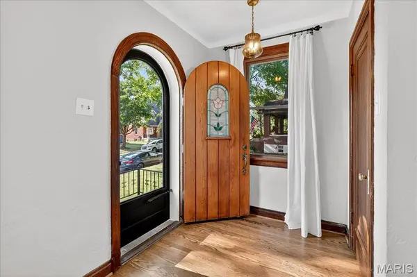 25 Saint Charles PL, St Louis, MO 63119