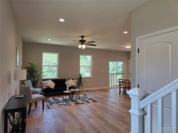 10107 Niblic DR, Overland, MO 63114