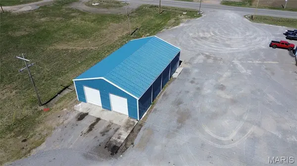 2751 E Marshall St, Charleston, MO 63834