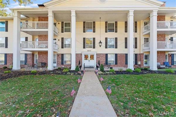 1511 Hampton Hall DR #19 & 20, Chesterfield, MO 63017
