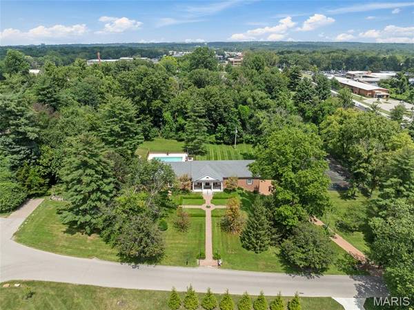 26 Huntleigh Woods, Huntleigh, MO 63131