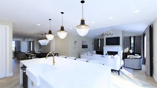 2 Enclave DR, Des Peres, MO 63122