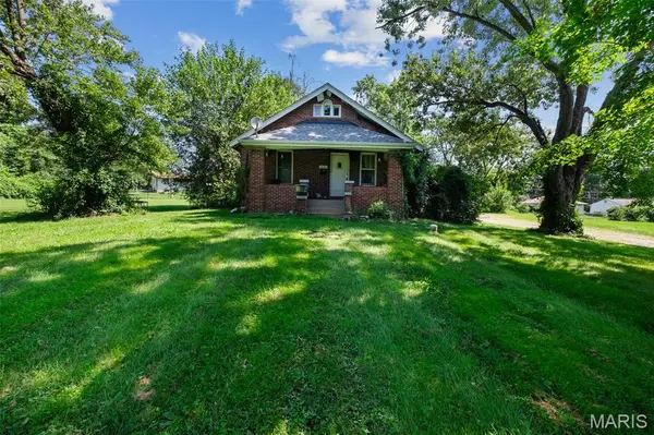 1625 Charbonier RD, Florissant, MO 63031