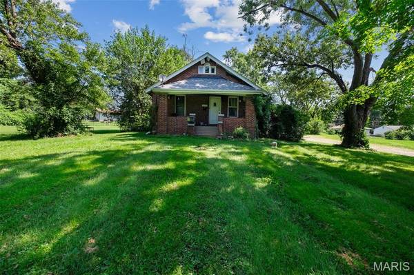 1625 Charbonier RD, Florissant, MO 63031