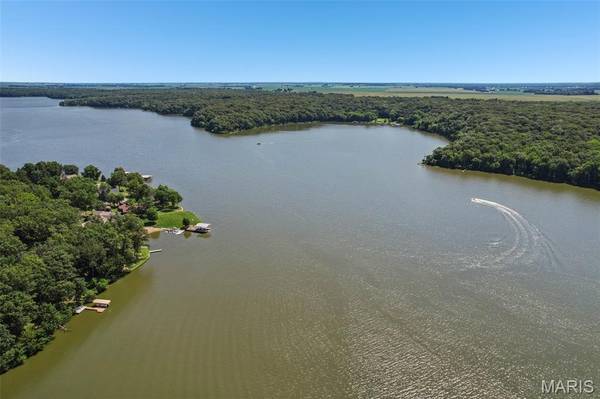 1 Eagle Ridge DR, Litchfield, IL 62056