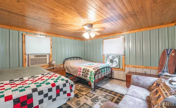 21583 Private Drive 8496, Newburg, MO 65550