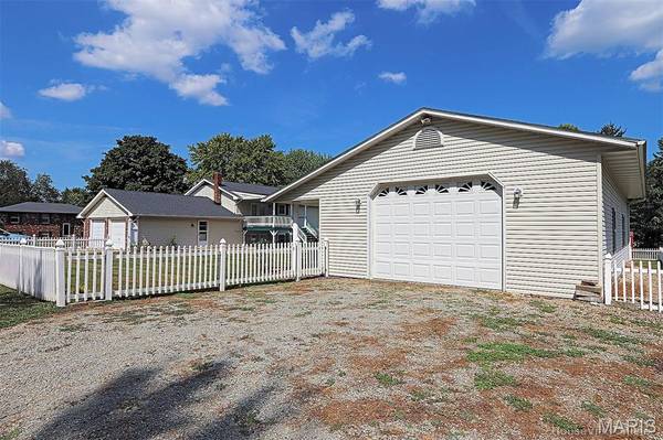 200 Lisa DR, Farmington, MO 63640